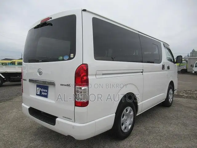 Toyota HiAce 2021 White