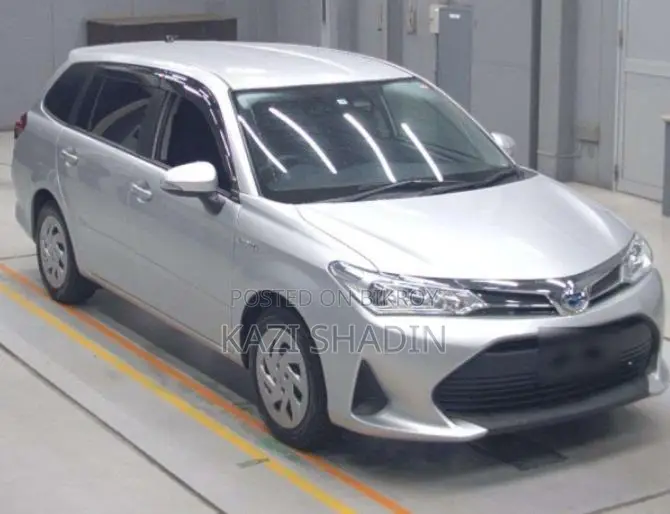 Toyota Corolla Fielder 1.5 Hybrid FWD 2019 Silver