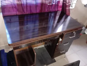 কম্পিউটার রাখার টেবিল