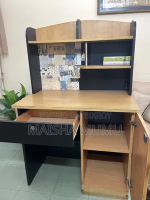 পড়ার টেবিল বিক্রি হবে।