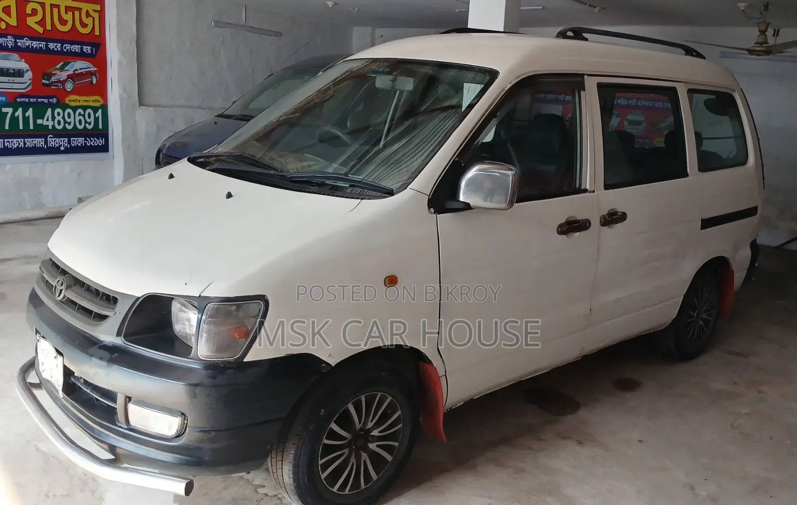 Toyota Noah 2005 White
