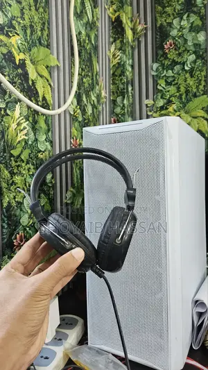 Headphones for sale, selling because I bought a new one