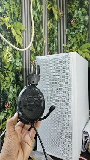 Headphones for sale, selling because I bought a new one