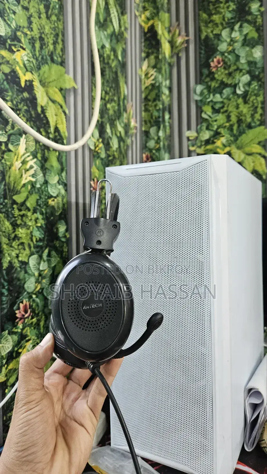 Headphones for sale, selling because I bought a new one