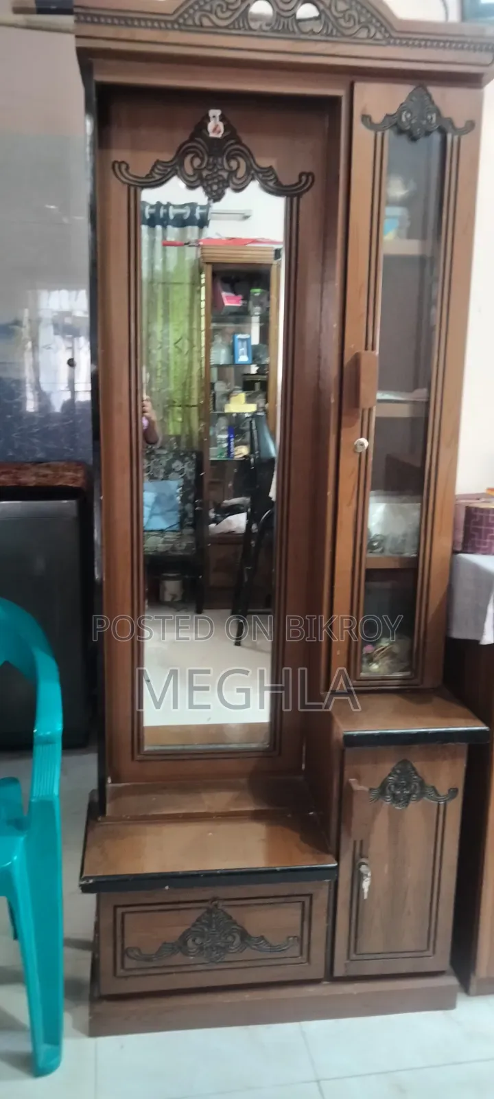 ড্রেসিং টেবিল