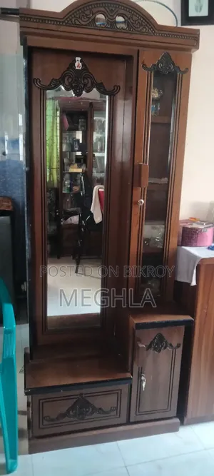ড্রেসিং টেবিল