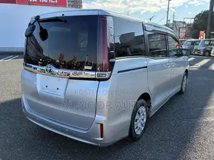 Toyota Noah 2021 Silver