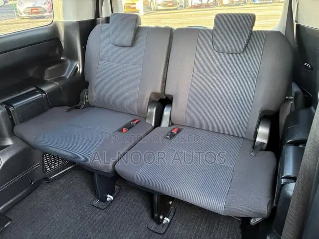 Toyota Noah 2021 Silver