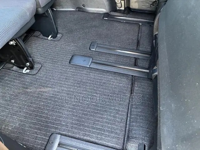 Toyota Noah 2021 Silver