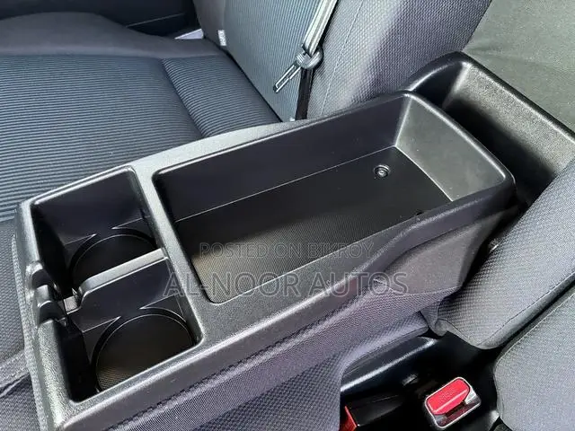 Toyota Noah 2021 Silver