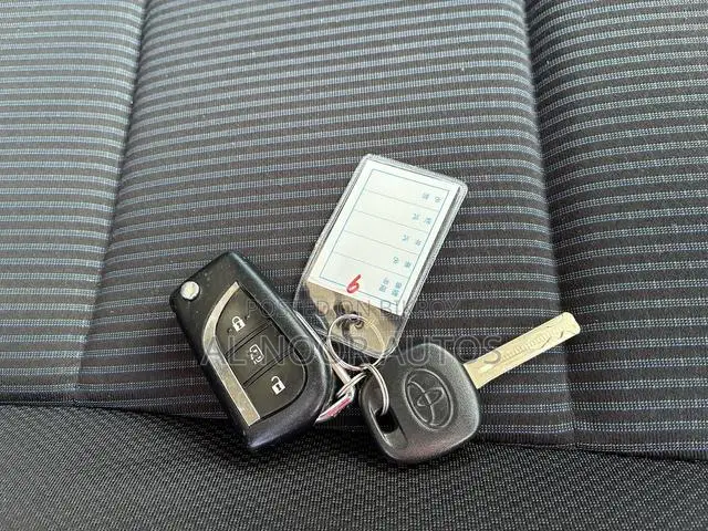 Toyota Noah 2021 Silver