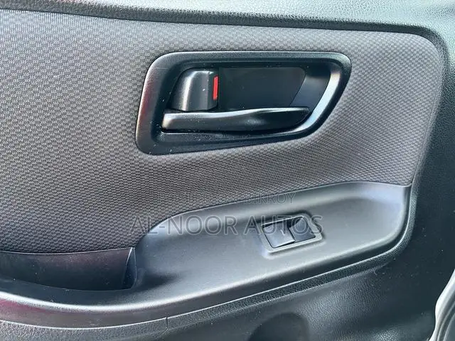 Toyota Noah 2021 Silver