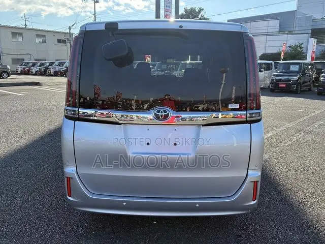 Toyota Noah 2021 Silver