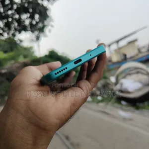 Infinix 128 GB Blue