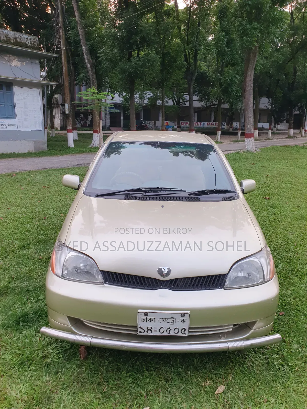 Toyota Platz 2000 Gold
