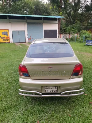 Toyota Platz 2000 Gold