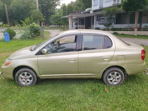Toyota Platz 2000 Gold