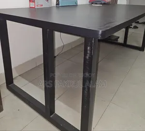 কনফারেন্স টেবিল