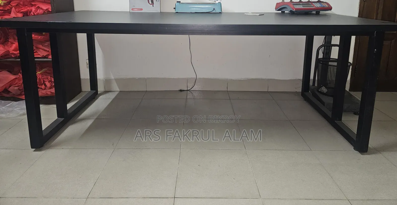 কনফারেন্স টেবিল