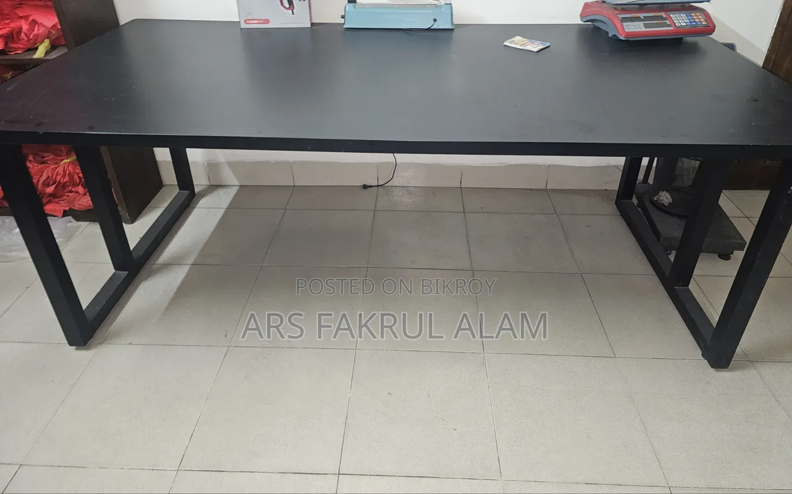 কনফারেন্স টেবিল