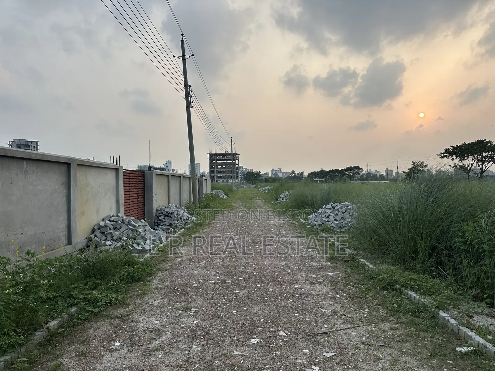 Block-N, 5-Katha, South-Facing, Urgent Sale, Bashundhara R/A