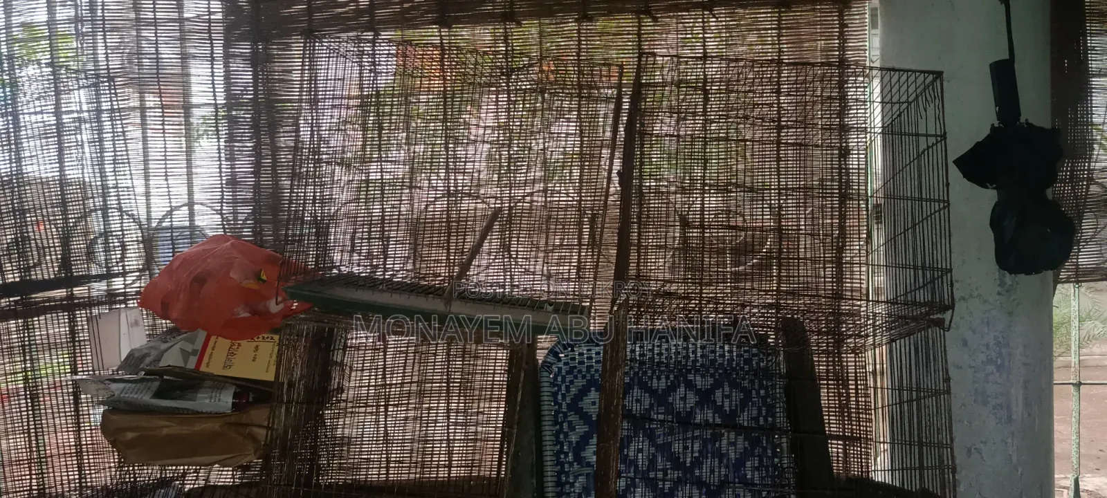খাঁচা বিক্রি, হাঁড়ি ও ট্রে।
