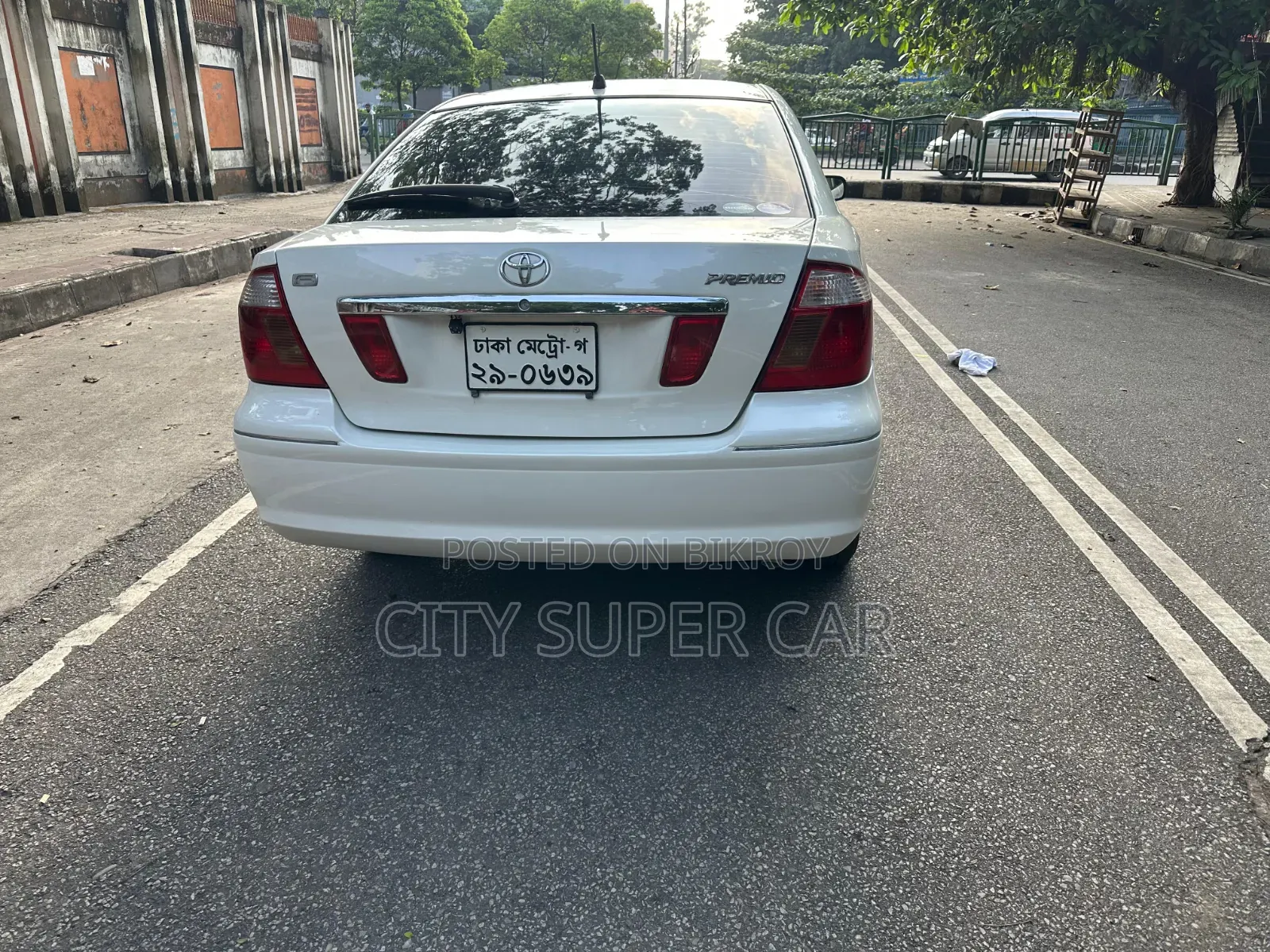 টয়োটা প্রিমিয়ো ২০০৪ সাদা