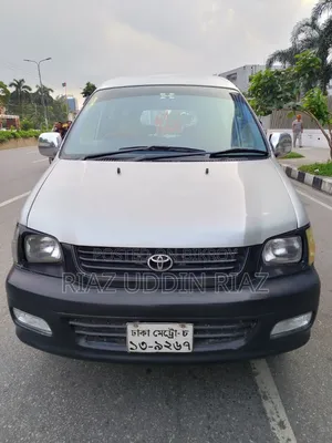 Toyota Voxy 2005 Silver