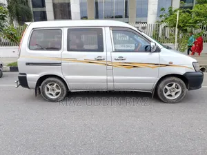 Toyota Voxy 2005 Silver