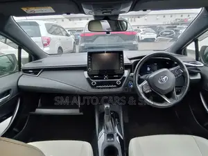 টয়োটা করোলা হ্যাচব্যাক ২০২১ কালো
