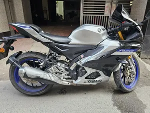 Yamaha R1 2022 Silver