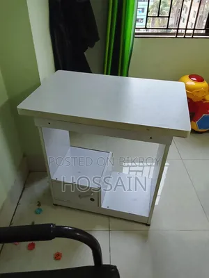 কম্পিউটার টেবিল