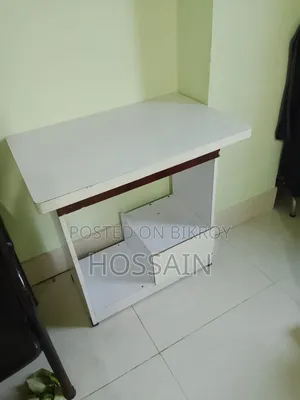 কম্পিউটার টেবিল