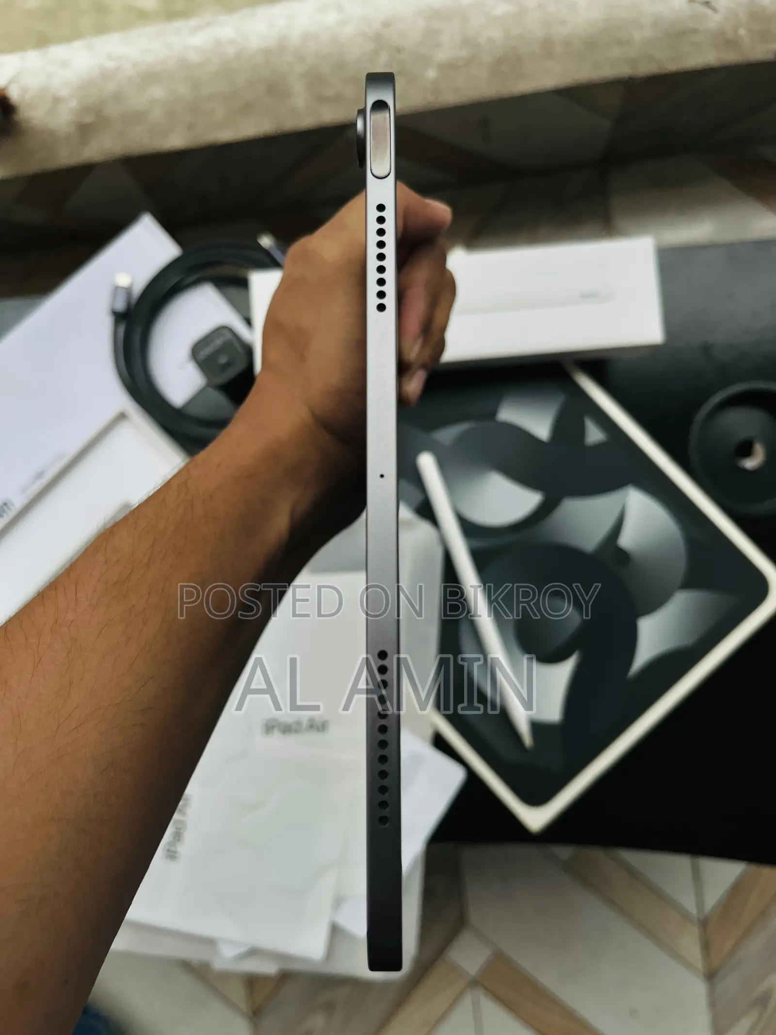 Apple iPad Air (2022) 64 GB Gray