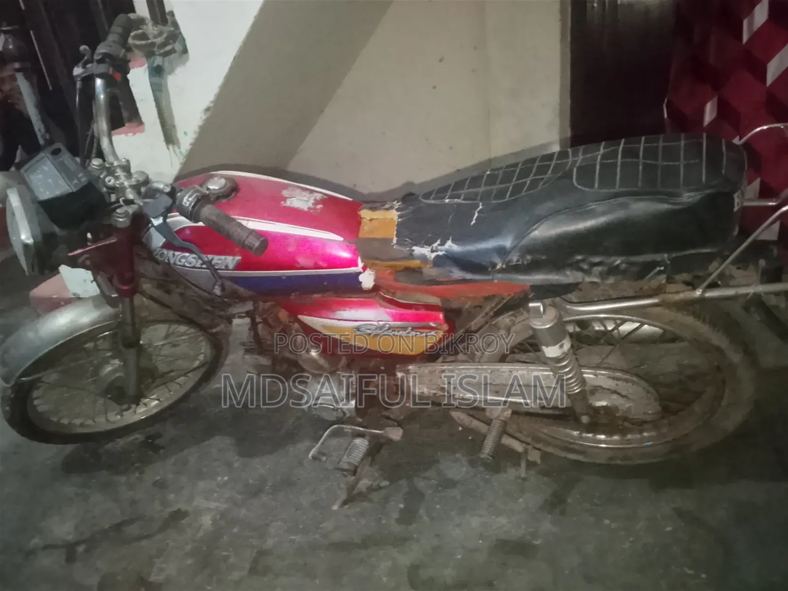মোটরসাইকেল ২০০০ লাল