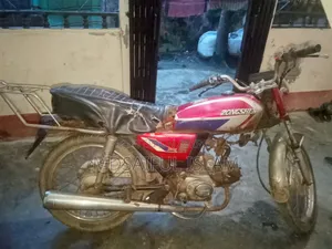 মোটরসাইকেল ২০০০ লাল