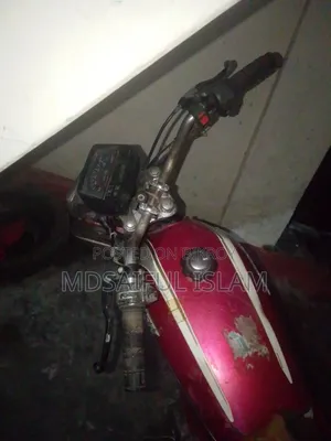 মোটরসাইকেল ২০০০ লাল