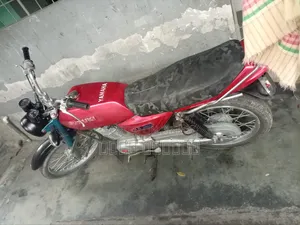 Suzuki 2000 Red