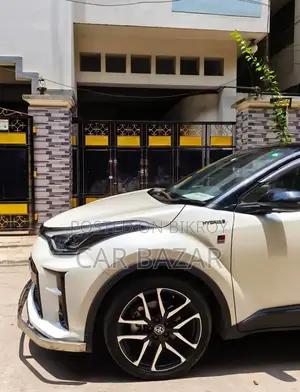 Toyota C-HR Limited Front-Wheel Drive 2020 White
