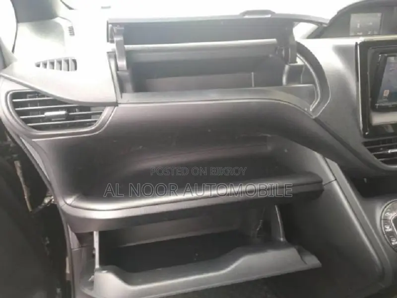 Toyota Noah 2021 Black