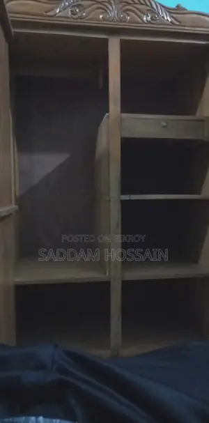 আকাশমণি কাঠের আলমারি ১২ হাজার টাকা।
