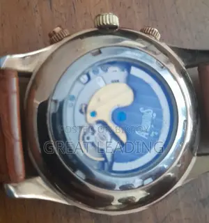 Arbutus Hand Watch