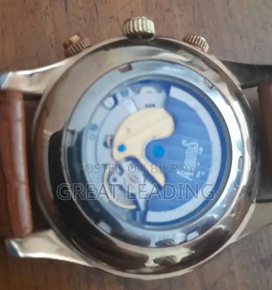 Arbutus Hand Watch