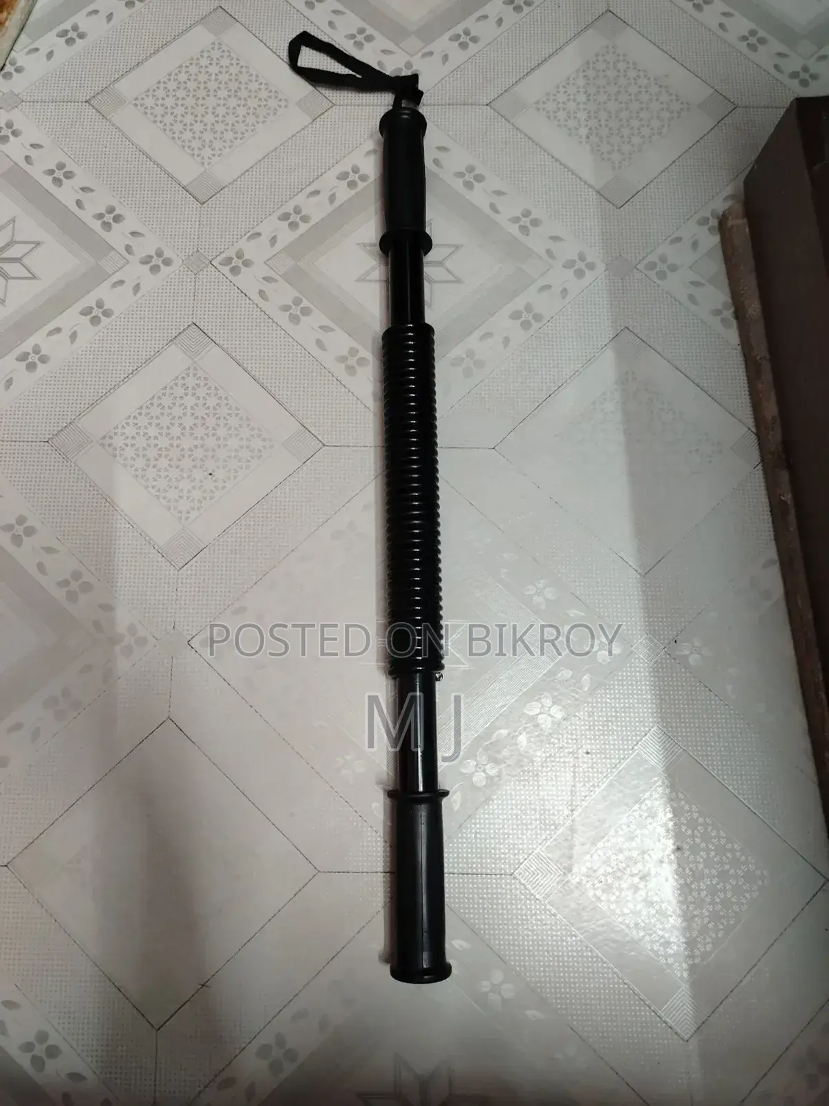 একটা টুইস্টার বিক্রি করা হবে