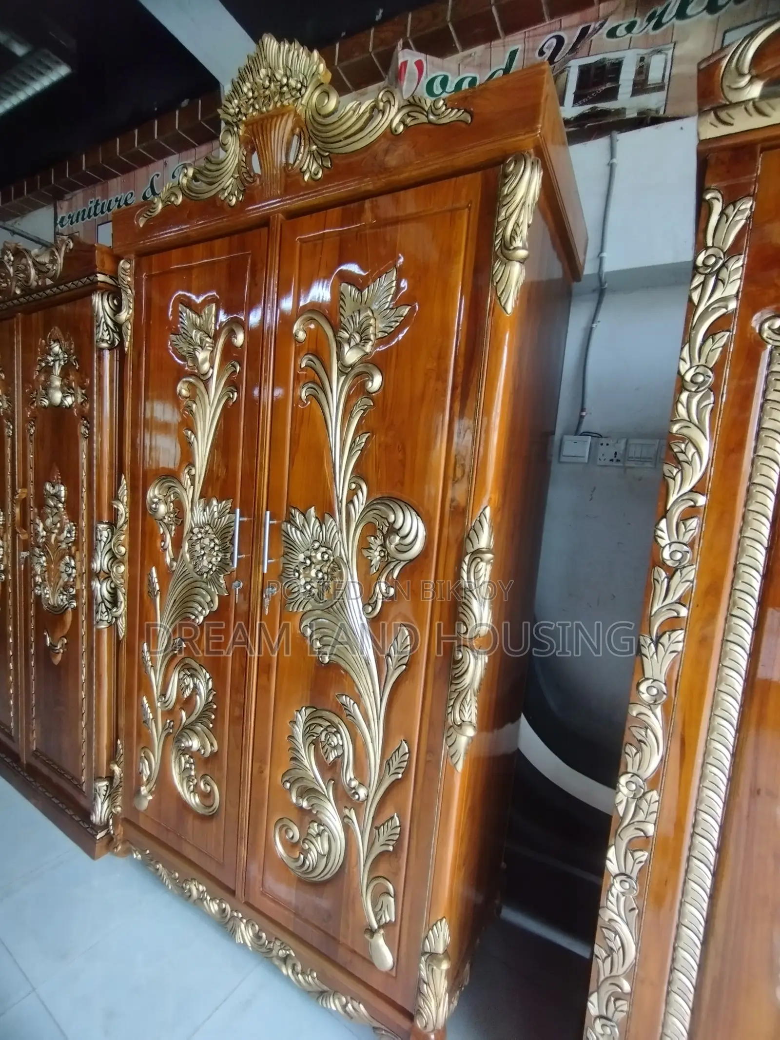 Best offer: Get an original Chittagong Teak Wood Wardrobe For