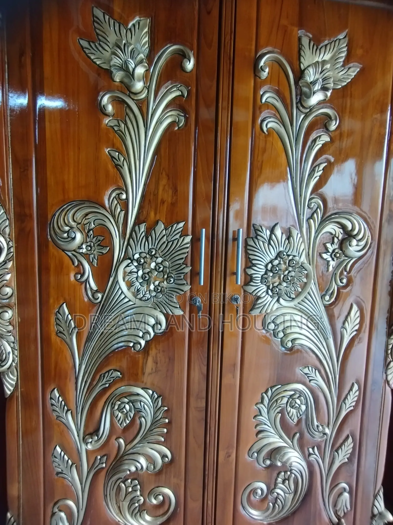 Best offer: Get an original Chittagong Teak Wood Wardrobe For