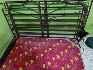 একটি খাট ও মিট্রেস বিক্রি করা হবে