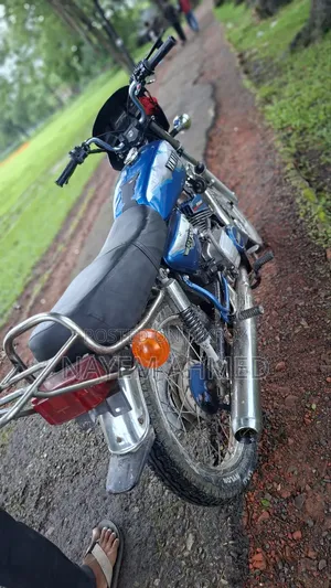 Yamaha 1990 Blue