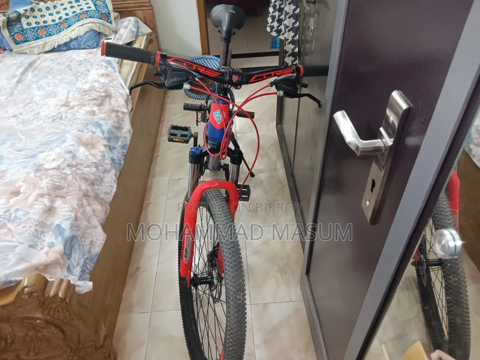 Used Only 4 Month. There Are No Scratches on the Bicycle.