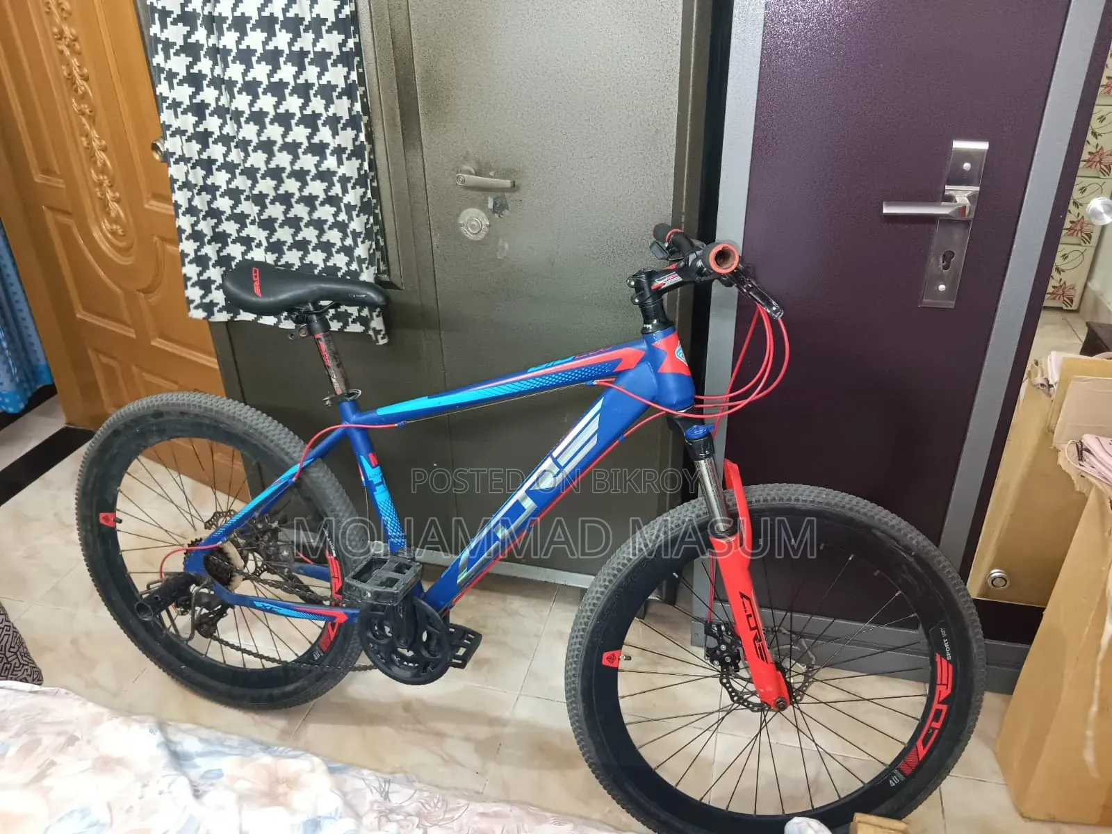 Used Only 4 Month. There Are No Scratches on the Bicycle.